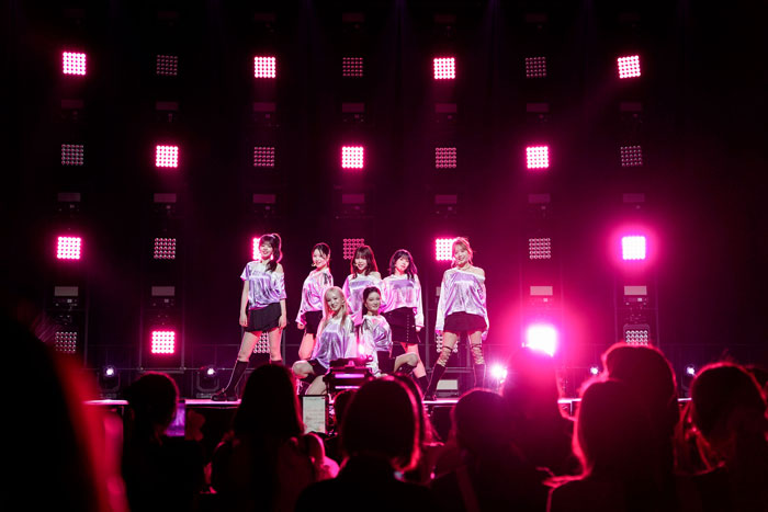 ME:I、KCON JAPAN 2026で全12曲を披露!新曲も交えた圧巻ステージで会場沸かす