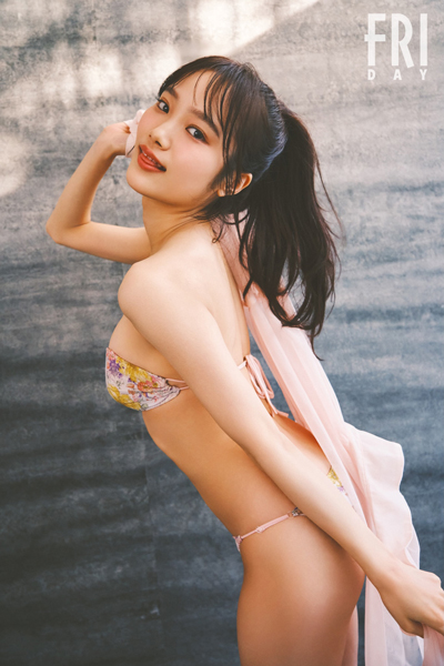 RIZINガール2026・石川花音「ぜひ『デコルテ』に注目して」FRIDAY初掲載！抜群スタイルで魅せるグラビアに注目