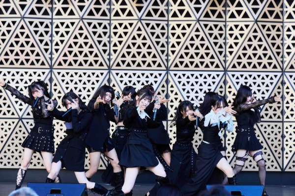 WHITE SCORPION、池袋リリースイベントに2833人動員！豊洲PITで3周年ライブ開催決定