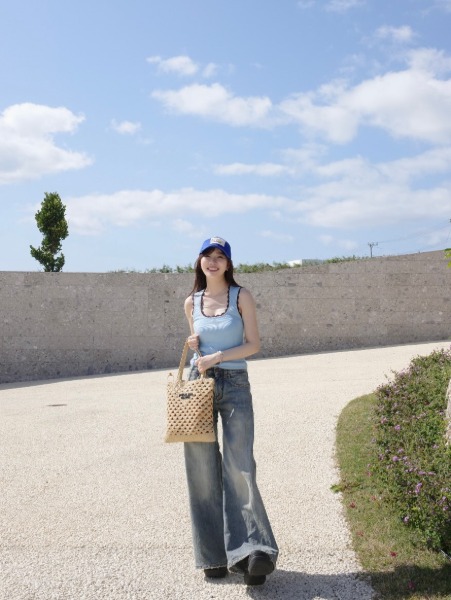 指原莉乃、 美肌チラ見せ!夏を先取りタンクトップス姿を公開