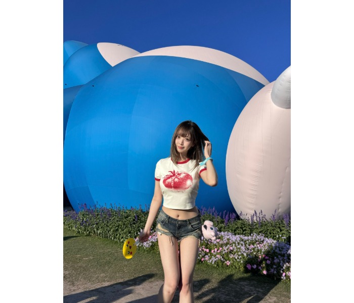 きつねダンス』で話題】乃木坂46・金川沙耶、太もも覗かせたミニスカ
