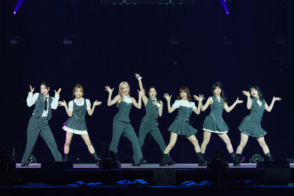 ME:I、KCON JAPAN 2026で全12曲を披露!新曲も交えた圧巻ステージで会場沸かす