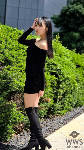 【写真特集】本多もか、肩出し＆ミニ丈ブラックワンピで美ボディ披露！ 「大人っぽくてクールな雰囲気に挑戦できて嬉しかった」