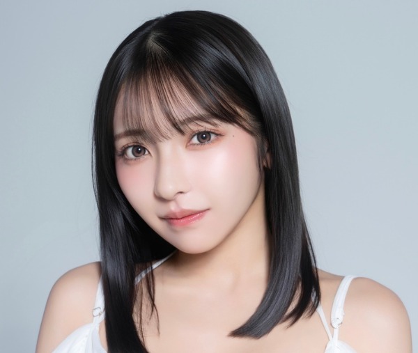 「とても可愛いですね」十味、シンプルトップスで浮き立つ曲線美！