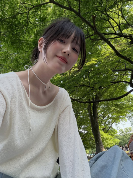 本田翼、ワンショルダーで美肌あらわなピクニック姿を公開