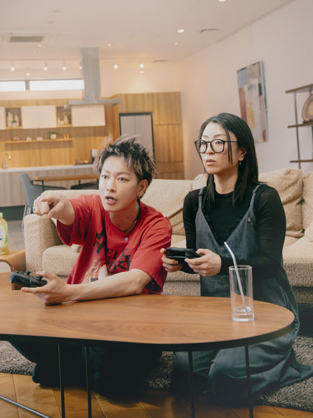 佐藤健×宇多田ヒカル YouTubeコラボが実現！テトリスで対決する様子を収めた映像が公開中