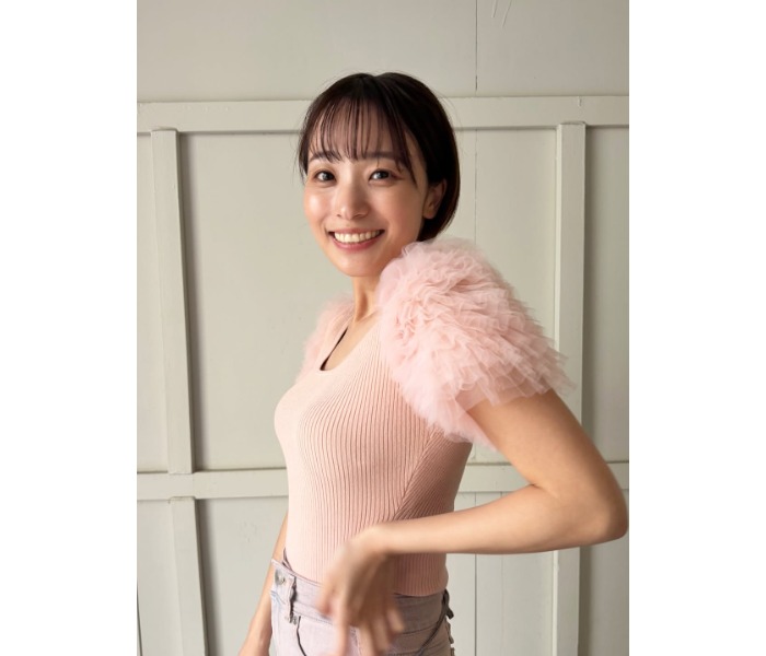 今井春花、ふんわりピンクのチュール袖で可愛さMAX！お茶目な表情にファン「ぶち可愛い」