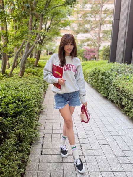 中川安奈、超ミニパンツで長生脚をあらわに！夏らしいコーデに「安奈さん女子大生みたいで可愛いですね」「お洒落裏番長」の声