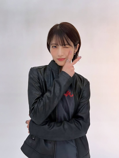 若月佑美、スレンダー美スタイル際立つ大人のカッコイイライダースコーデ披露