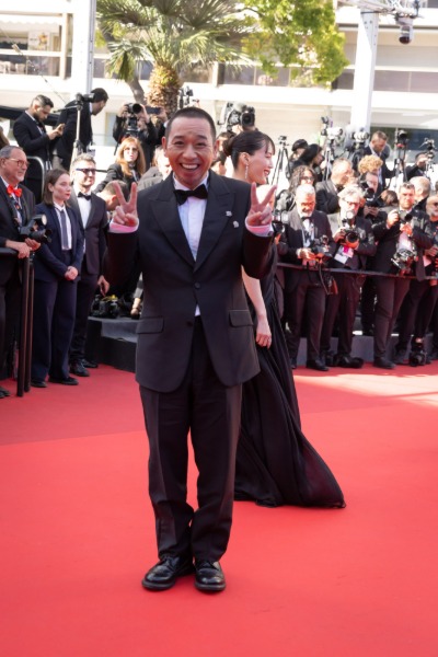 綾瀬はるか＆大悟、カンヌ公式上映で9分間のスタンディングオベーションに感激！是枝裕和監督「箱の中の羊」が熱狂呼ぶ