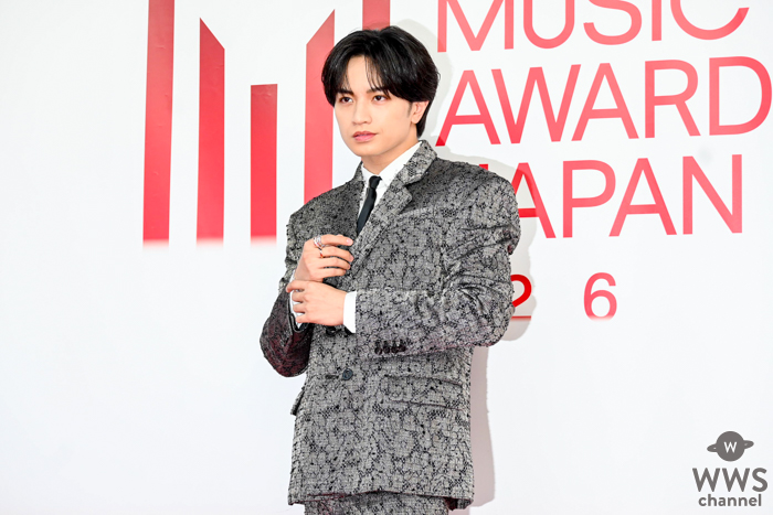 中島健人、セクシーな流し目でレッドカーペットに登場！〈MUSIC AWARDS JAPAN 2026〉