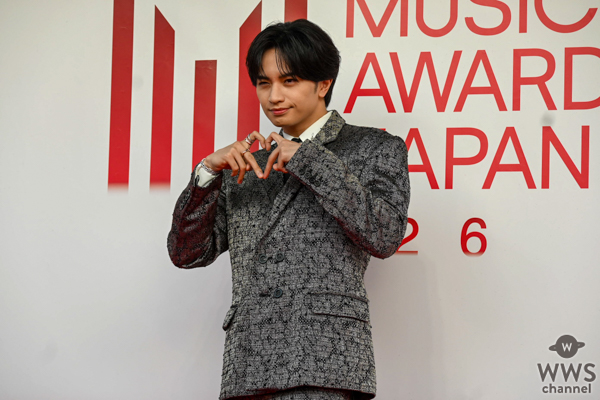 中島健人、セクシーな流し目でレッドカーペットに登場！〈MUSIC AWARDS JAPAN 2026〉