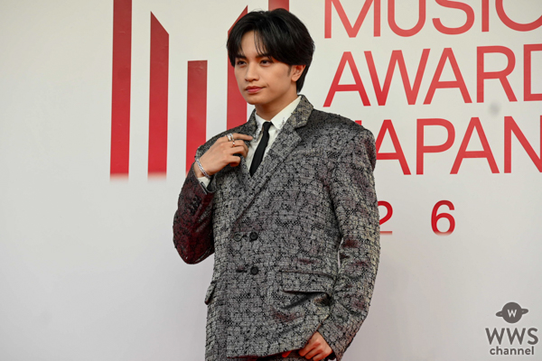 中島健人、セクシーな流し目でレッドカーペットに登場！〈MUSIC AWARDS JAPAN 2026〉