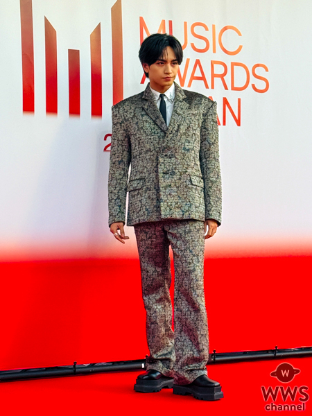 中島健人、セクシーな流し目でレッドカーペットに登場！〈MUSIC AWARDS JAPAN 2026〉