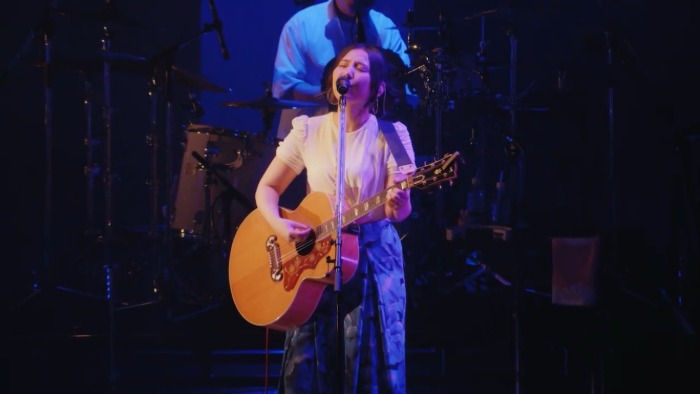 阿部真央、「じゃあ、何故」のバンド編成ライブ映像を公開！6月開幕のライブハウスツアー『年女興行』へ向けて、熱狂のステージを一足先に体感！