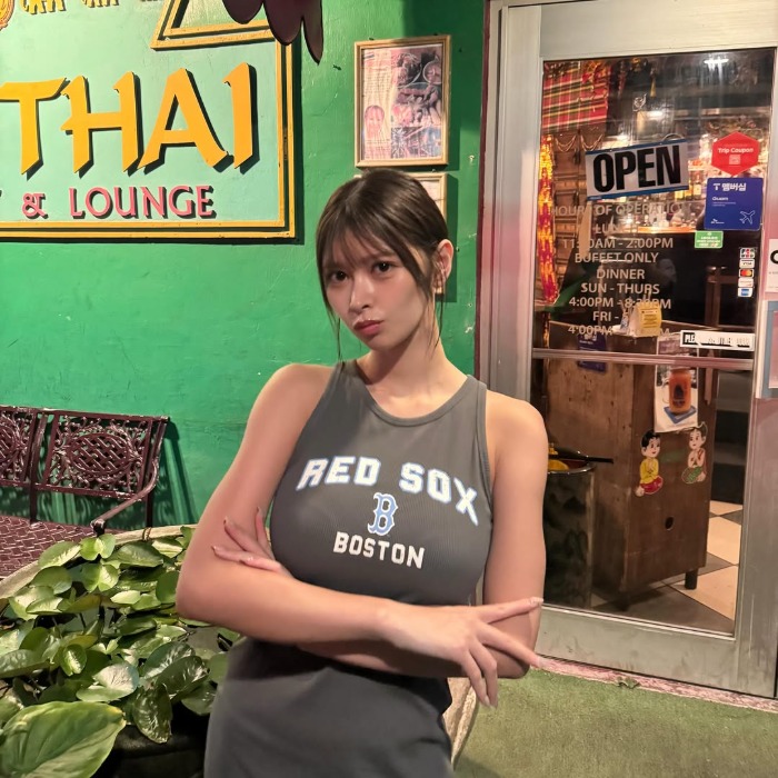 きつねダンス』で話題】乃木坂46・金川沙耶、太もも覗かせたミニスカ
