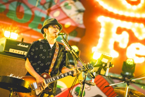 奥田民生、ごぶごぶフェスに2年ぶりソロ出演！「イージュー★ライダー」まで全7曲を駆け抜ける
