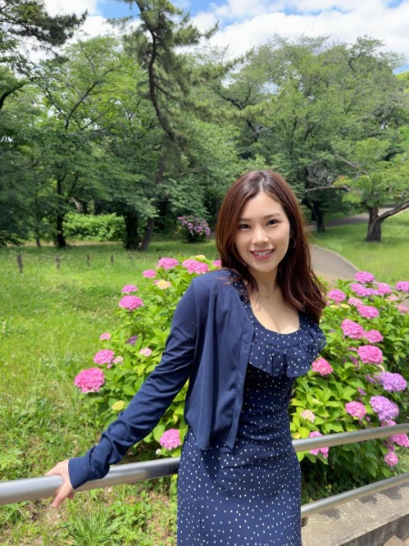 内田瑞穂、ふんわり曲線美ボディ×上品ワンピでファン魅了！