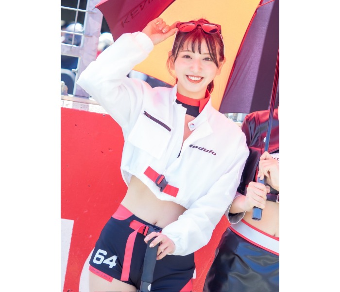 池永百合、スポーティで華やかなコスチューム姿にドキッ!
