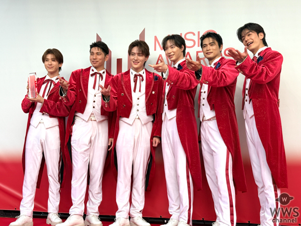 SHOW-WA、紅白カラーのタキシードでレッドカーペットに登場！〈MUSIC AWARDS JAPAN 2026〉
