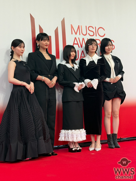 櫻坂46、黒の大人スタイルでレッドカーペットに登場！〈MUSIC AWARDS JAPAN 2026〉
