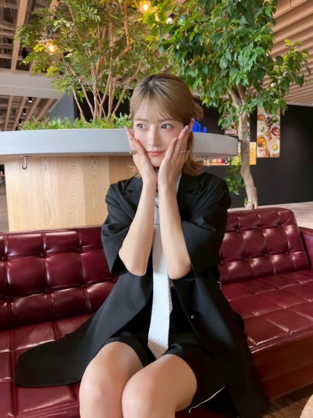 若月佑美、短パンモノトーンコーデ！「若月はいつまで綺麗でいるつもりなんだ」