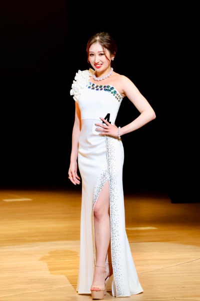 2026ミスユニバースジャパン・愛媛代表 阪本夏南さん、ドレス衣装で思いを語る