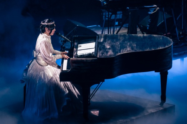 松任谷由実、全72公演ロングツアー「THE WORMHOLE TOUR」で示した人間味あふれる創造性
