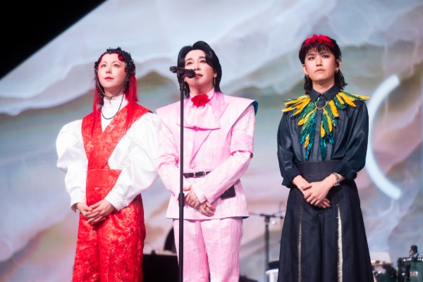 Mrs. GREEN APPLEがカラフルな演出と華やかな衣装で最高のライブパフォーマンス!<Mrs. GREEN APPLE presents『CEREMONY』>