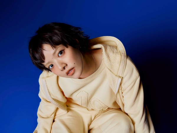 「AIMYON BEST ALBUM -唇を追え！-」が9月9日にリリース決定！！とんだ林蘭が手掛けるジャケット写真や、本人が挑む一発撮りティザー映像も公開。