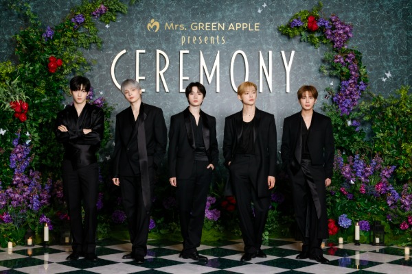 TOMORROW X TOGETHERが洗練された大人の色気漂うモードな衣装でグリーンカーペットに登場！＜Mrs. GREEN APPLE presents『CEREMONY』＞