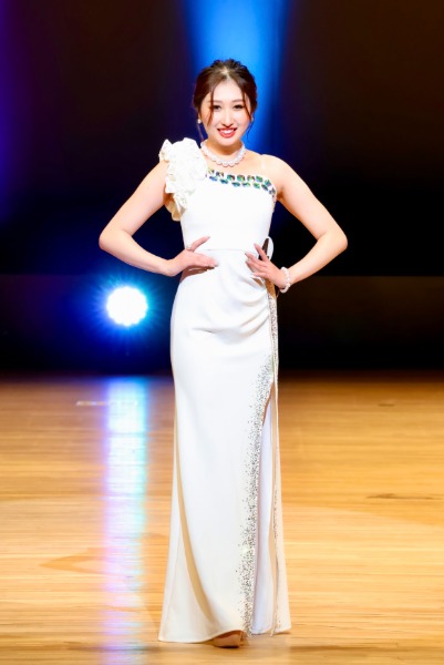 2026ミスユニバースジャパン・愛媛代表 阪本夏南さん、ドレス衣装で思いを語る