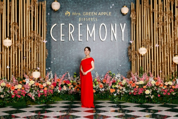上白石萌音がエレガントなドレススタイルでグリーンカーペットに登場！＜Mrs. GREEN APPLE presents『CEREMONY』＞
