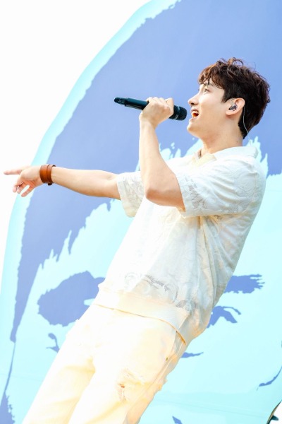 東方神起、ごぶごぶフェスで圧巻のダンスと歌声！「Why? (Keep Your Head Down)」まで華麗に魅せる