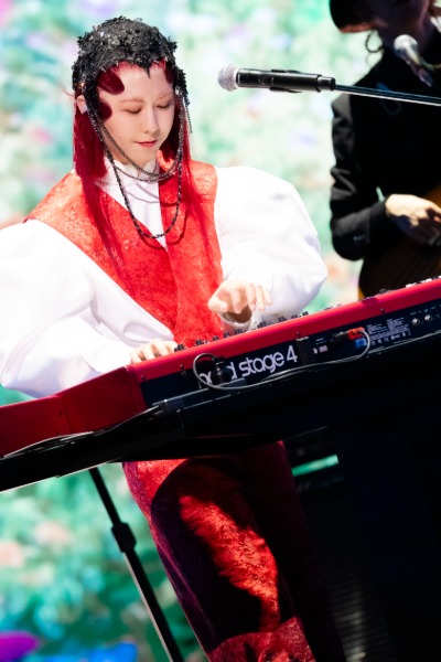 Mrs. GREEN APPLEがカラフルな演出と華やかな衣装で最高のライブパフォーマンス!<Mrs. GREEN APPLE presents『CEREMONY』>