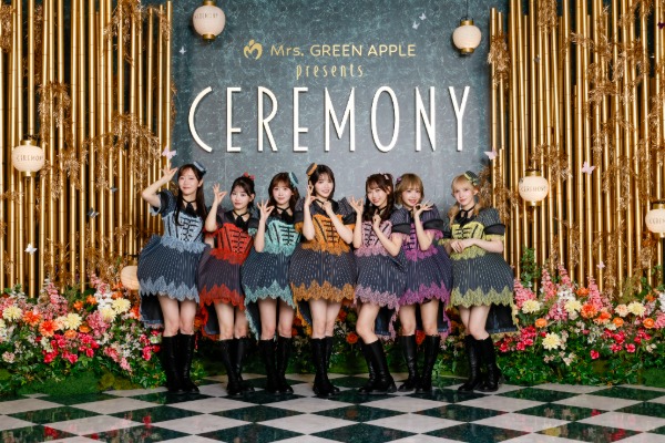 FRUITS ZIPPERがクラシカルで華やかな衣装でグリーンカーペットに登場！＜Mrs. GREEN APPLE presents『CEREMONY』＞