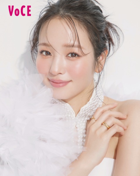 横田真悠、長濱ねる、中村里帆がVOCEベストコスメ企画に登場