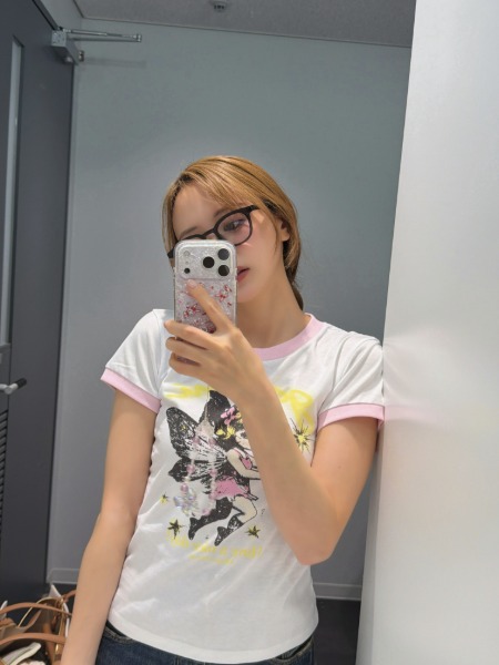 森香澄、金髪×メガネで雰囲気ガラリ！ラフなTシャツ姿に「眼鏡は反則」「なんちゅうかわいさ」の声