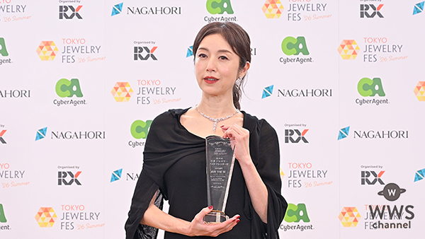 高岡早紀、日本ジュエリーベストドレッサー賞50代部門受賞で思いを語る！