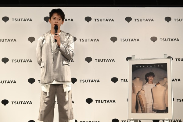 菊池修司、俳優活動10周年と30歳の節目に初写真集発売！素顔に迫る一冊の出来栄えは「120点」