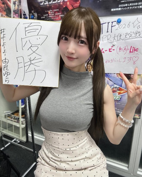 由良ゆら、ノースリーブニットで夏本番！あまりの可愛さにファン悶絶