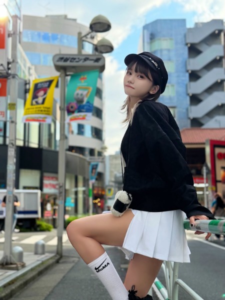 みもれもん、ストリート感を効かせたコーデで美スタイルあらわに！