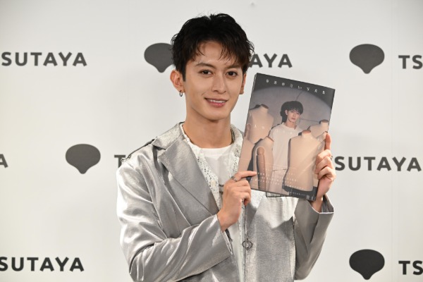 菊池修司、俳優活動10周年と30歳の節目に初写真集発売！素顔に迫る一冊の出来栄えは「120点」