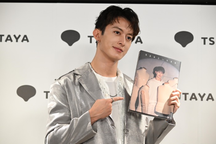 菊池修司、俳優活動10周年と30歳の節目に初写真集発売！素顔に迫る一冊の出来栄えは「120点」