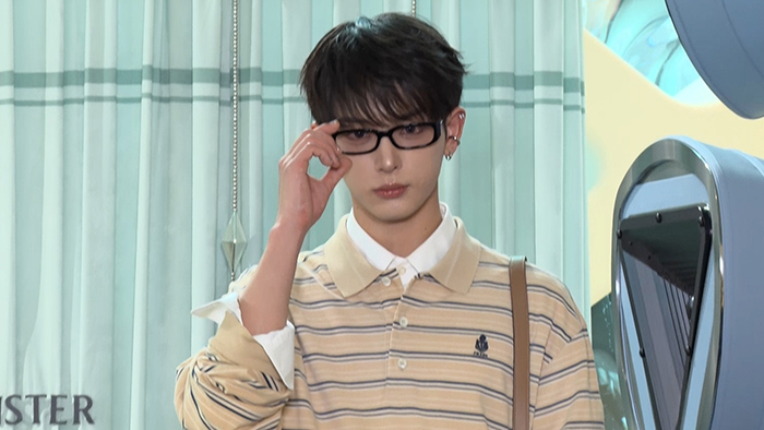 【動画】HARUA(&TEAM)、「PRADA」×「Gentle Monster」イベントに爽やかストライプファッション姿で登場！