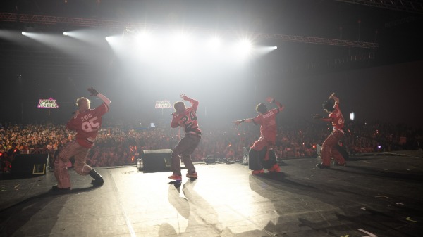 WOLF HOWL HARMONY、ブラジル初ライブで1万8000人が熱狂