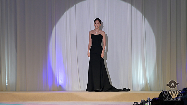 【動画】前田敦子、美スタイルで魅せるタイトめブラックワンピースで日本ジュエリーベストドレッサー賞30代部門受賞で思いを語る「40代、50代部門もまた呼んでいただけるような、そんな女性でいられるように！」
