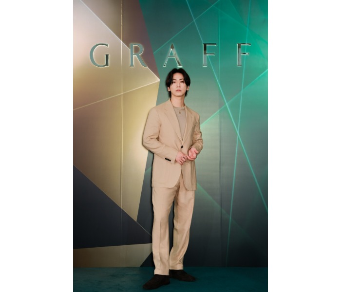 亀梨和也、グラフの新作ジュエリーを重ね付け！ダイヤモンド輝く華やかな装い