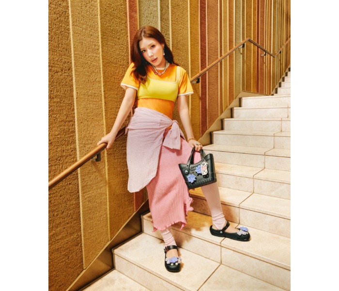 仲里依紗と蛯原友里がクロックスの夏スタイルを提案！新作コレクション