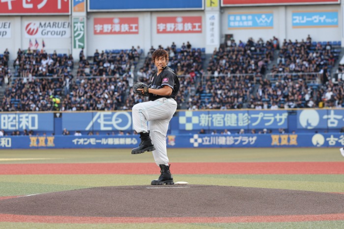 【速報】EXILE B HAPPY・中務裕太、TETSUYAが千葉マリンスタジアムにてセレモニアルピッチで登場！